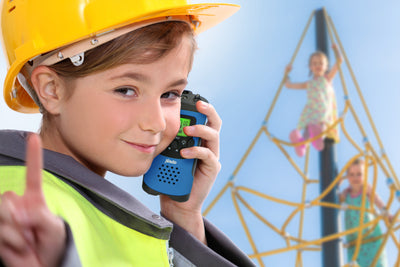 Alecto FR-115BW - Set van twee walkie talkies voor kinderen, tot 7 kilometer bereik - blauw/zwart